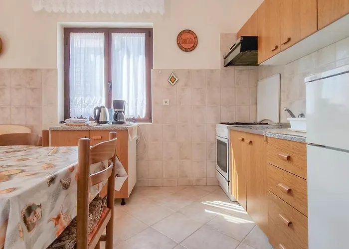 아파트 Petretic 2